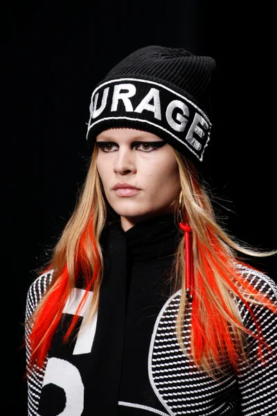 Look 28
